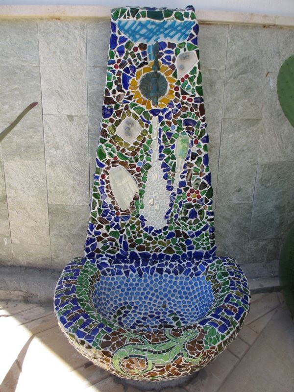 Fontana in mosaico, Mosaic fountain